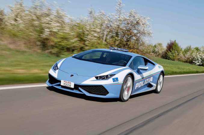 Italian Highway Patrol Swears in New Lamborghini Huracan For Duty