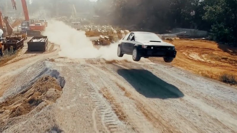 Watch This Subaru Impreza 2.5 RS Hoon Across a Construction Site, Gymkhana Style