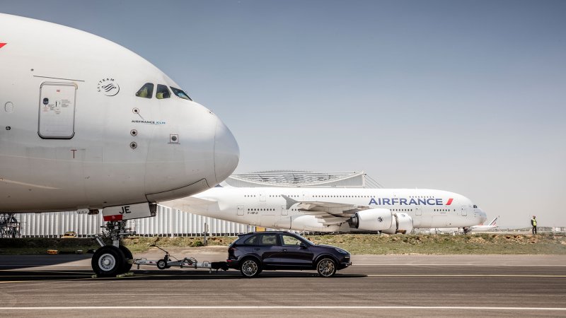 Porsche Cayenne Tows a 314-Ton Airbus A380 Jumbo Jet