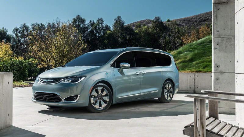 Fiat-Chrysler Halts Production of Chrysler Pacifica Hybrid Minivan Amid Safety Recall