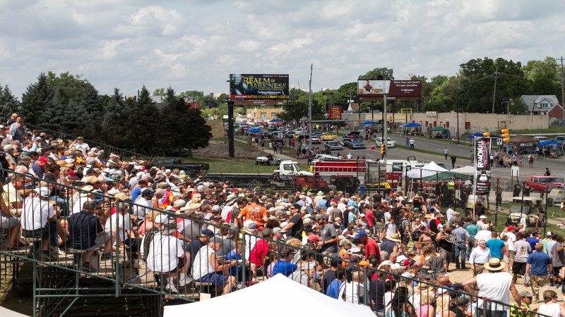 Dodge Sponsors Second Annual ‘Roadkill Nights’ Drag Racing