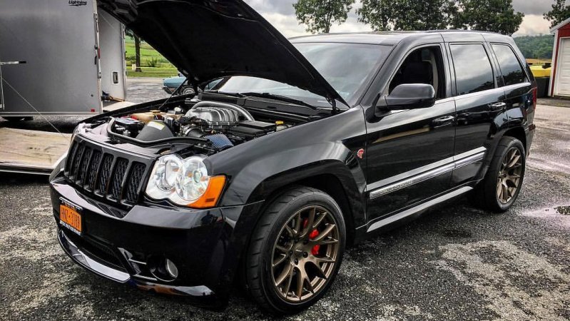 Watch a Hellcat-Powered Jeep Grand Cherokee Tear Up a Drag Strip