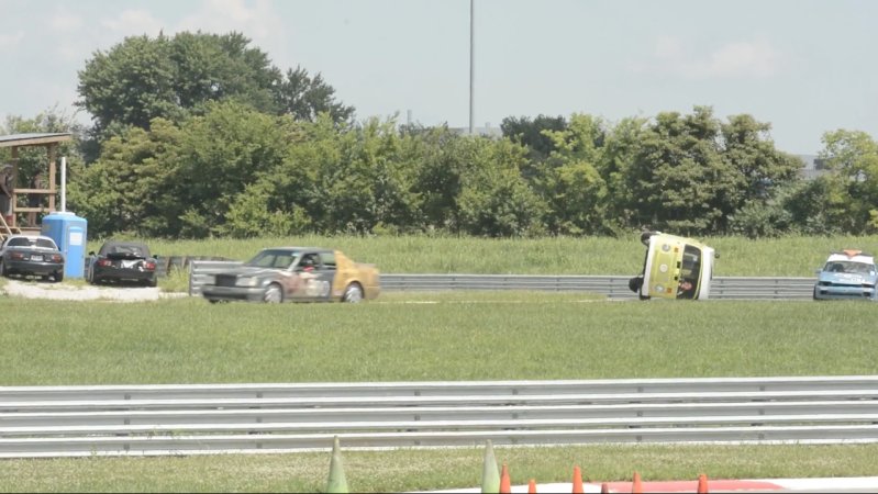 24 Hours of Lemons: How to Race a 1976 VW Microbus On Its Side