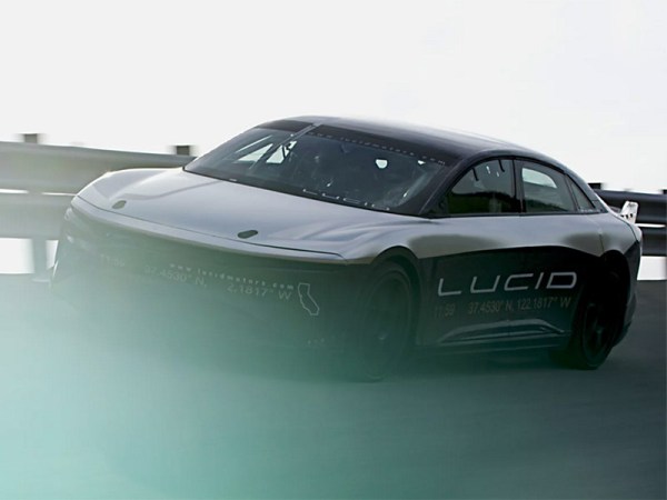 Lucid Motors’s 1,000-HP Lucid Air Electric Car Hits 235 MPH