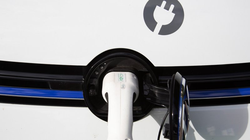 Goodbye Range Anxiety? Startup Claims Big EV Battery Breakthrough With 600 Miles of Range