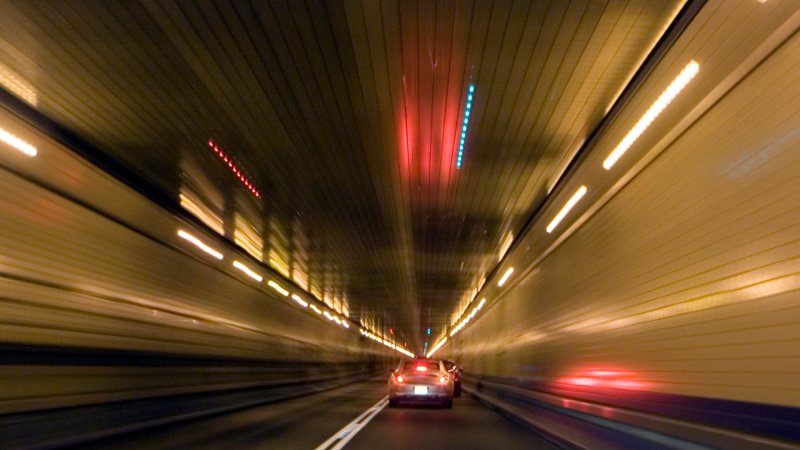 UberEats Deliveryman on Bicycle Using GPS Rides into NYC’s Cars-Only Lincoln Tunnel