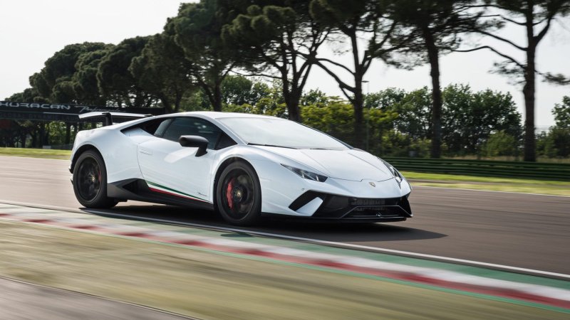 The Lamborghini Huracan’s Successor Will Be a Hybrid in 2022