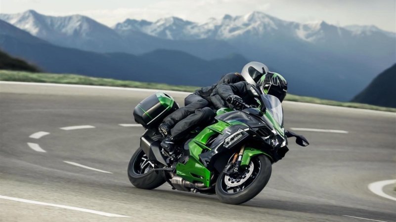 Supercharged Kawasaki Ninja H2 SX Sport Touring Bike Debuts at EICMA