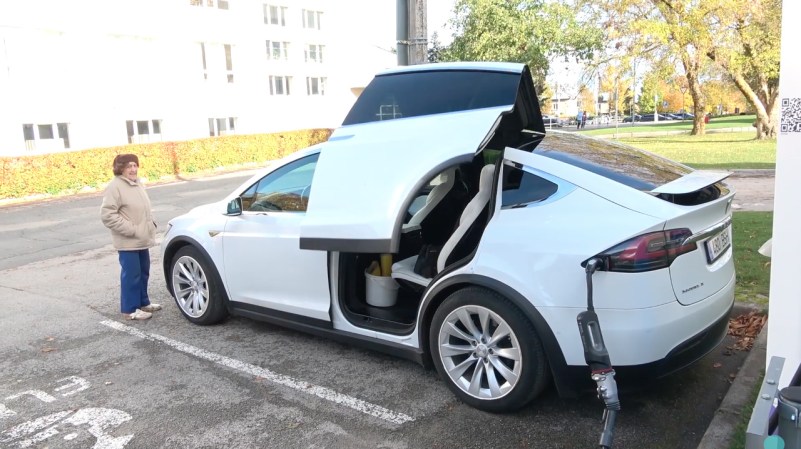 92 Year Old Drives a Tesla After a Lifetime of Soviet Cars