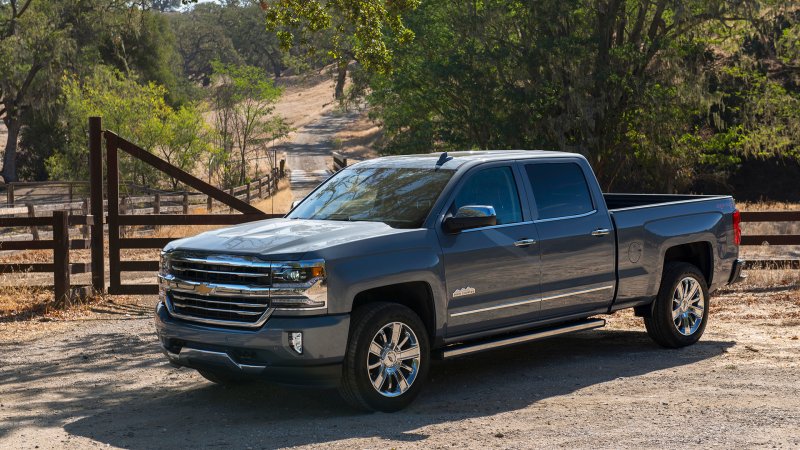 GM Reportedly Moving to Carbon Fiber Beds in the Great Pickup Truck Arms Race