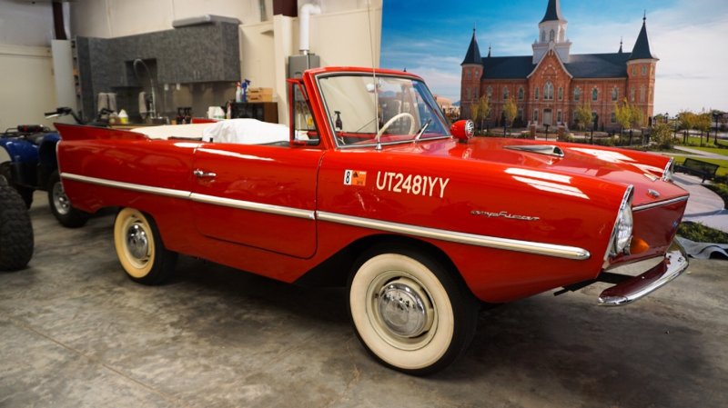 This Sweet Little Amphicar Can Coast on Land and in Water