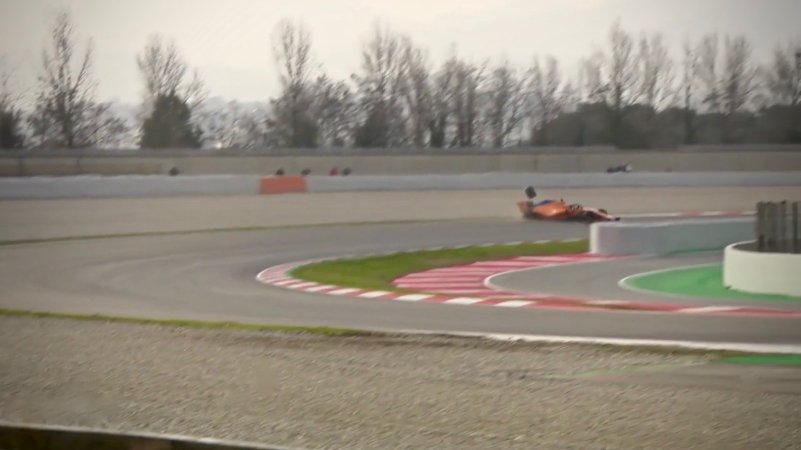 Alonso’s McLaren-Renault Makes It 6 Laps Into the Pre-Season Test