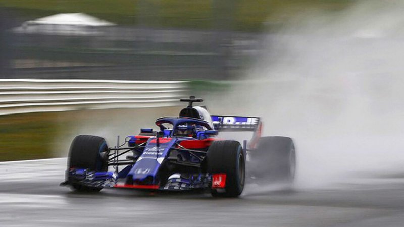 Toro Rosso Forgoes Teasers, Releases Full Photo of 2018 F1 Car