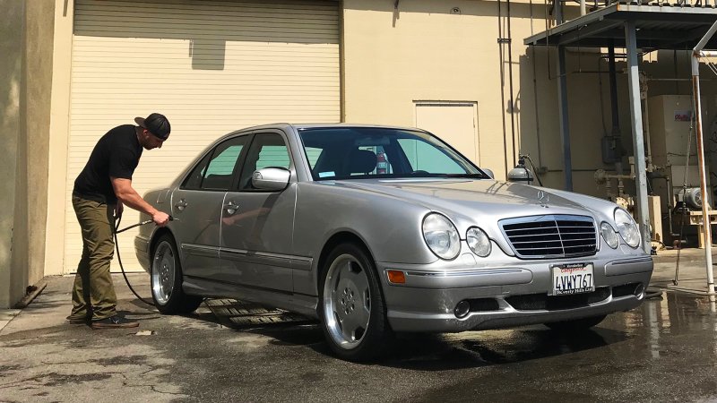 The Master Detailer at Jay Leno’s Garage Shows Us How to Clean a Car Right