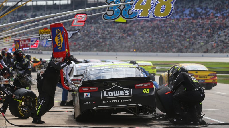 NASCAR Mandates Nitrogen-Powered Pit Guns