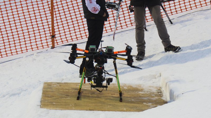 Inaugural Russian Postal Drone Flight Hits a Wall, Literally