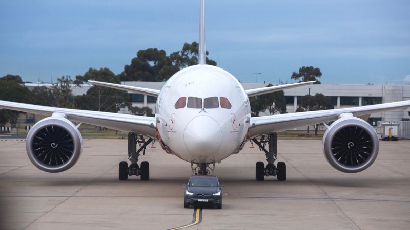 Watch a Tesla Model X Tow a 143-Ton Boeing 787-9 Dreamliner