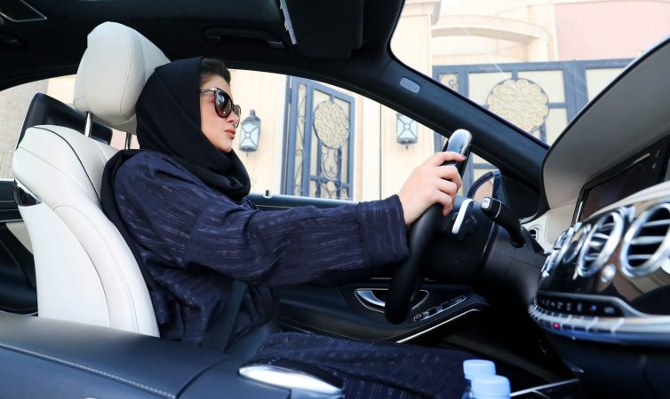 Saudi Arabia Accelerates the Issuing of Driver’s Licenses for Women