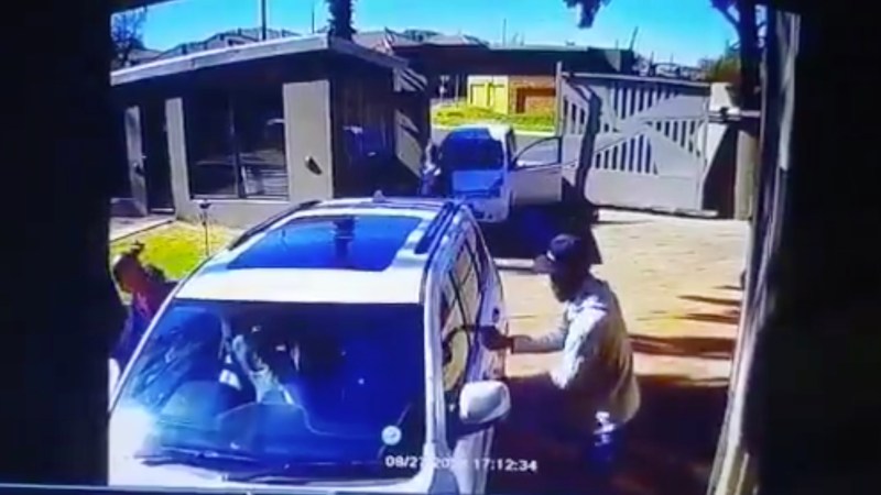 Watch a Valiant Granny Thwart a Robbery With Her Jeep Grand Cherokee