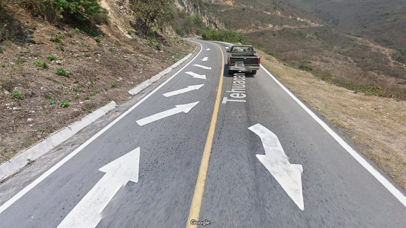 This Bizarre Highway in Mexico Has Oncoming Lanes That Cross Paths Head-On