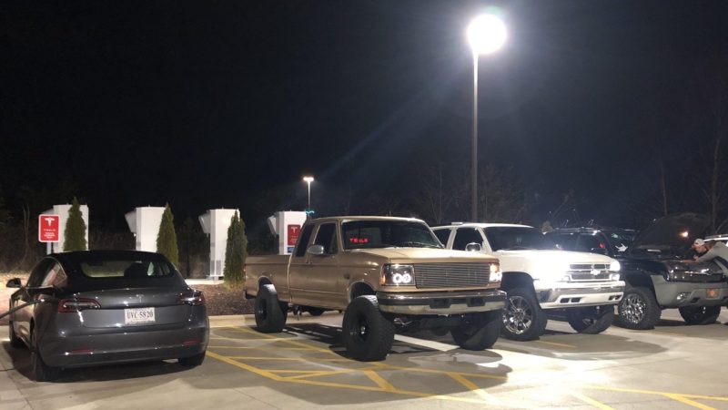 North Carolina Truck Drivers Blockade Supercharger Station, Harass Drivers by Chanting ‘F*** Tesla’