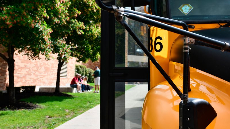 Angry School Bus Driver Gives Kids the Middle Finger, Abandons Them at Gas Station