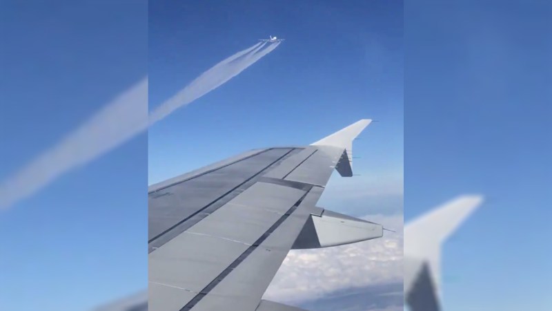 Is This Airbus A380 High Altitude Fly-By Close Enough to Be Called a ‘Near Miss’?