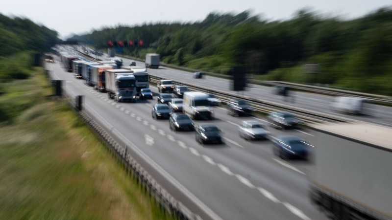 Washington Lawmakers Want to Electronically Restrict Semi Trucks to 65 MPH