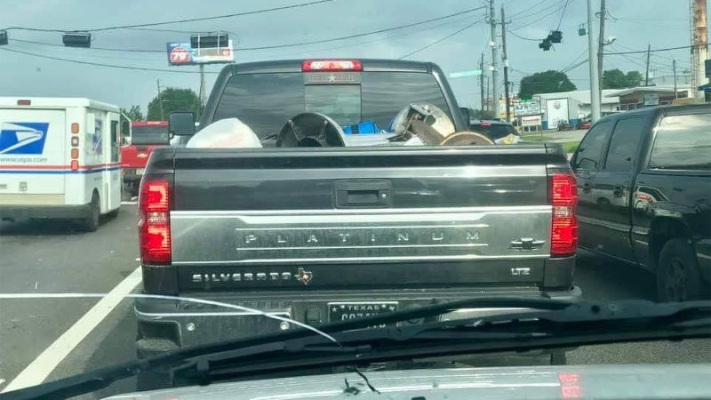 Chevrolet Silverado Driver Tries to Pull Fast One by Fitting Ford ‘Platinum’ Badge to Tailgate