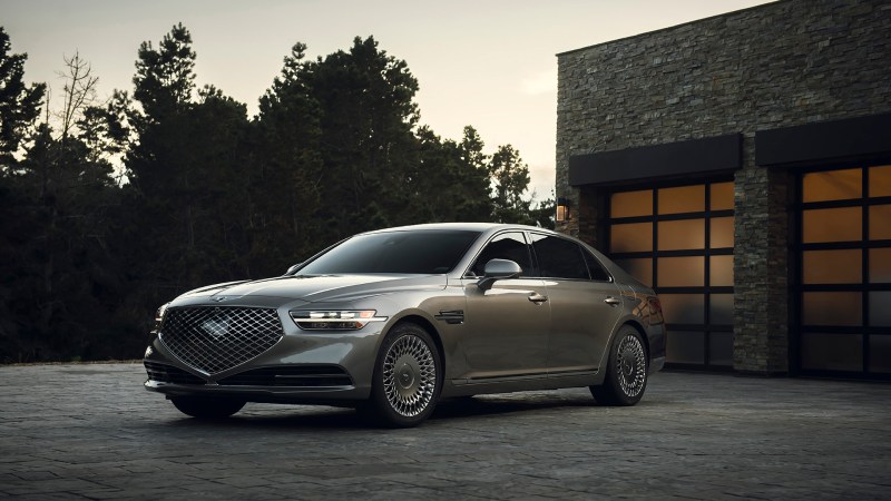 2020 Genesis G90: South Korea’s Premier Sedan Gets a Glitzy Grille and ’90s Wheels