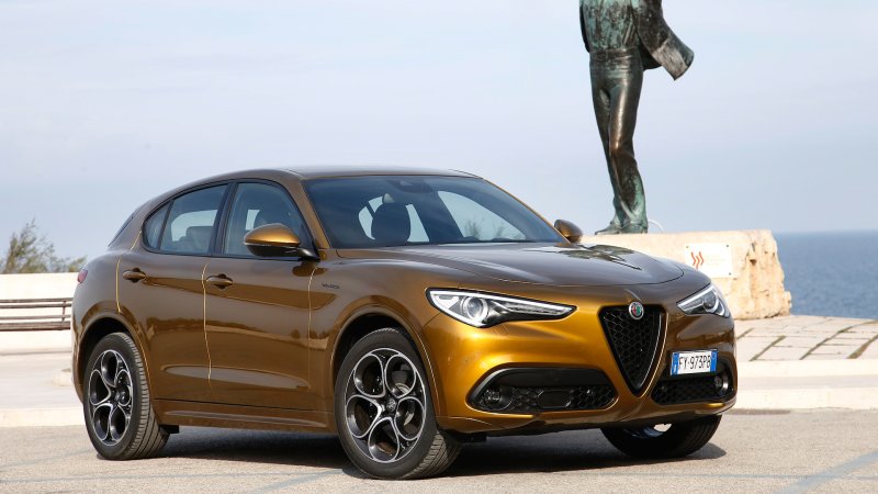 2020 Alfa Romeo Stelvio Gets Semi-Autonomous Driving Tech, Redesigned Interior