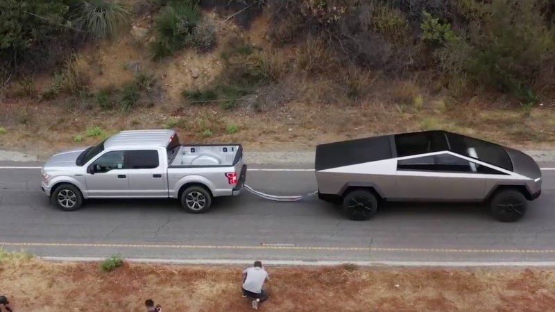 Elon Musk’s Tweet Showing Ford F-150 and Tesla Cybertruck Tug of War Is Misleading