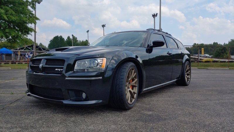 Manual-Swapped Dodge Magnum SRT-8 Packs Supercharged 6.4-L Hemi, Costs Just $37K