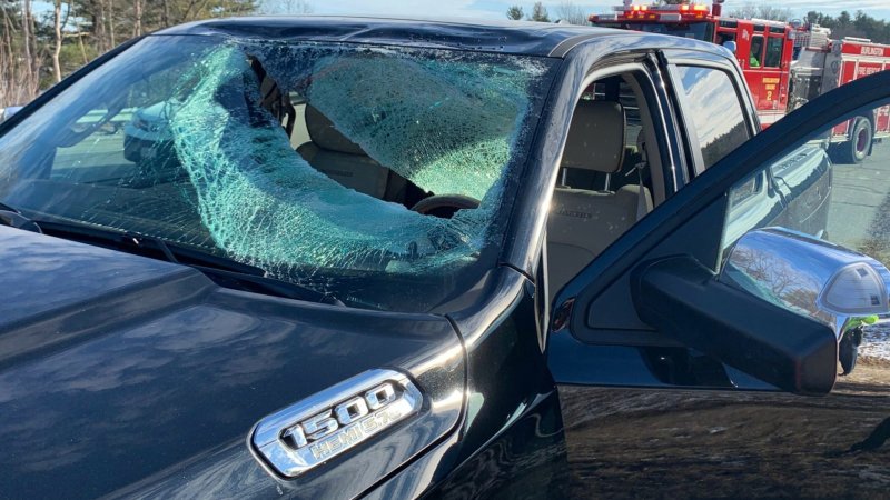 Terrifying Photo Shows Damage, Injuries Caused by Ice Flying Off a Truck’s Roof