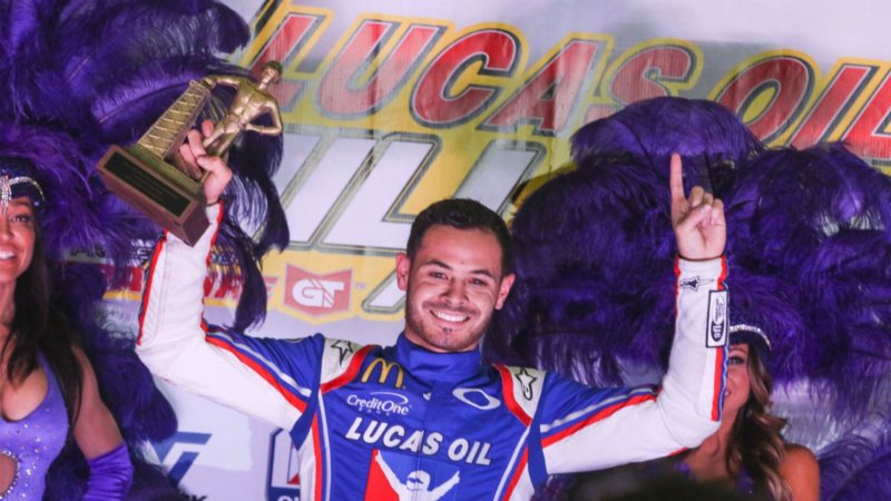 Larson Hustles to Long-Awaited Chili Bowl Victory, Ending Bell’s Three-Year Streak