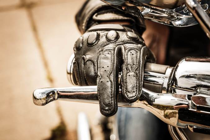 Best Motorcycle Throttle Locks: Avoid Hand Fatigue and Cramping