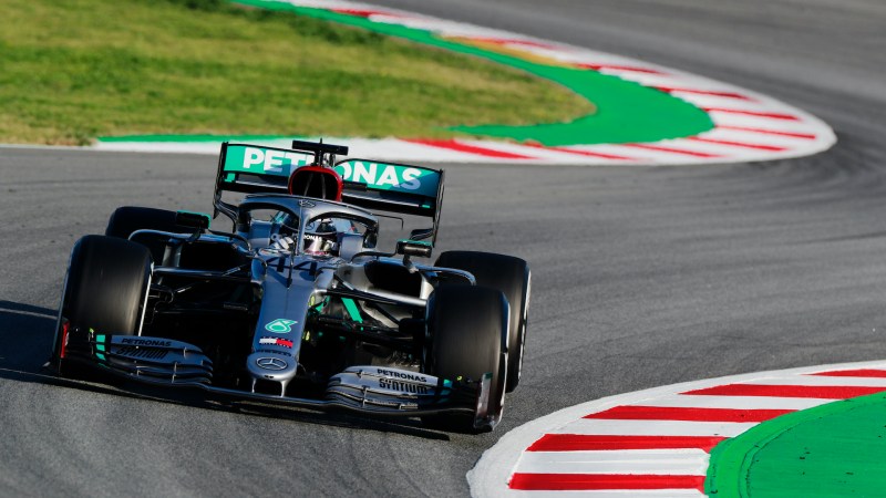 F1: Hamilton Leads Mercedes-AMG One-Two on First Day of Pre-Season Testing