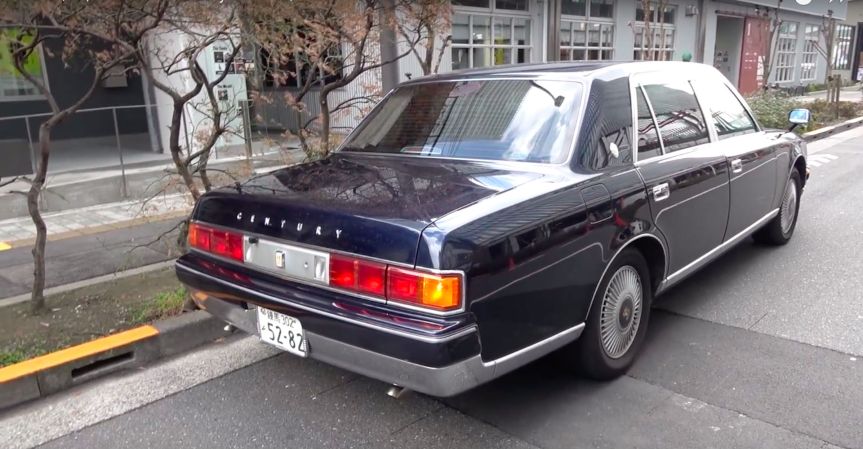 Toyota Century Limo With $18,000 Exhaust Shrieks Like a V12 Supercar