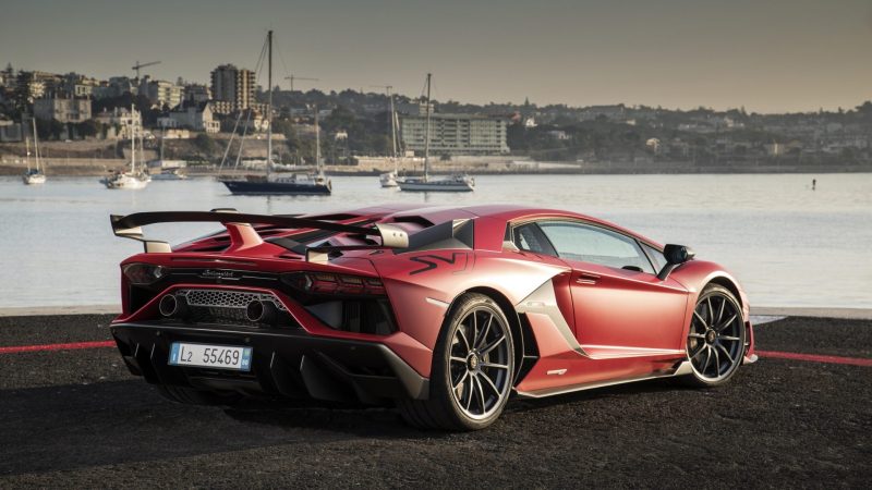 Rich Boys Could Get Stuck Inside Their Lamborghini Aventador SVJs Thanks to Faulty Doors