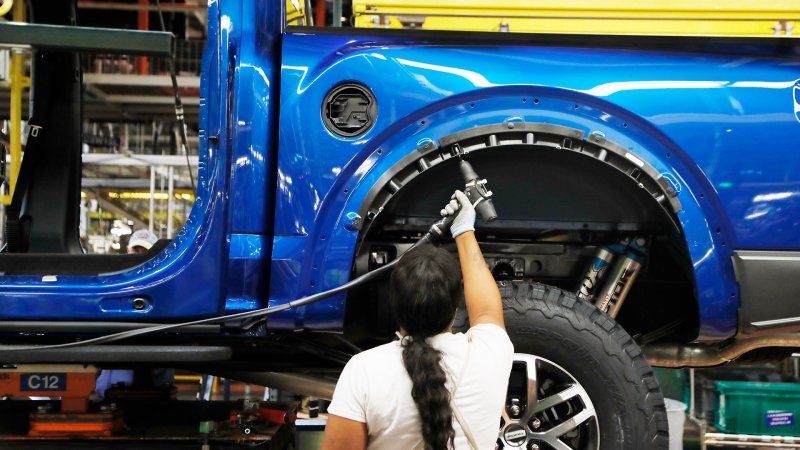 UAW Boss Says It’s ‘Too Risky’ to Restart US Auto Production in Early May