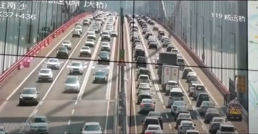 Watch a Chinese Suspension Bridge Full of Traffic Bend Under Strong Winds