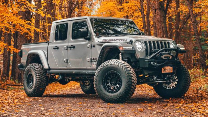 This Craigslist Jeep Gladiator Has a 6.4-Liter Hemi V8 Under the Hood