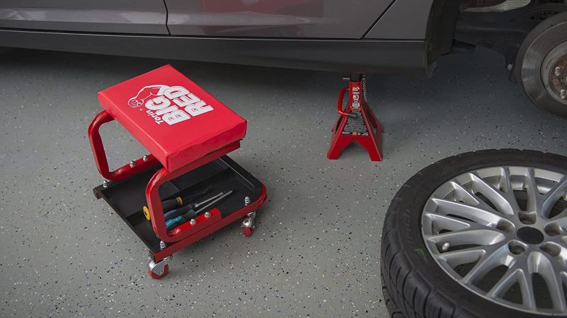 Best Garage Stools: Comfortably Tackle Car Projects