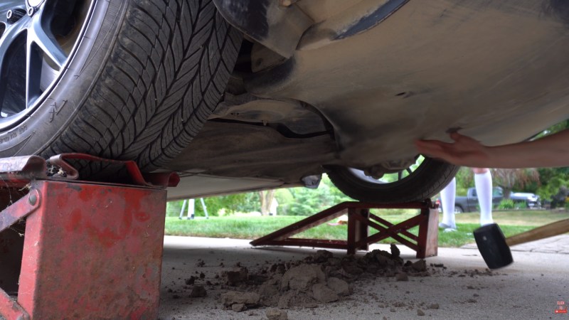 Tesla Model 3 Daily Driven on Dirt Roads Collects 32 Pounds of Mud in Rear Bumper