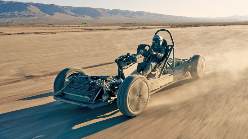 Thrashing Canoo’s Bare EV Skateboard Platform Around the Desert Looks like a Hoot