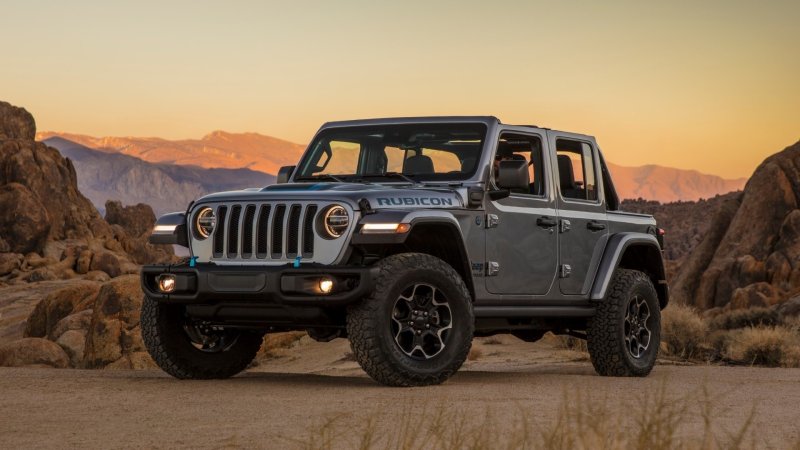 2021 Jeep Wrangler 4xe: 50 MPGe, 25 Miles of Electric Range, and Plenty of Low-End Torque