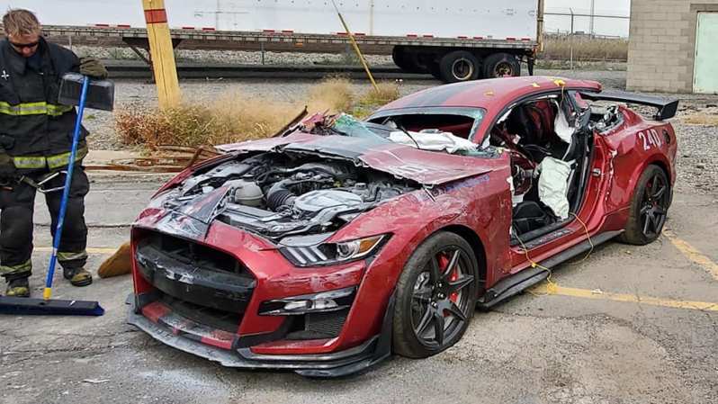 2020 Ford Mustang Shelby GT500 Gets Chopped Up in Firefighters’ Training Exercise