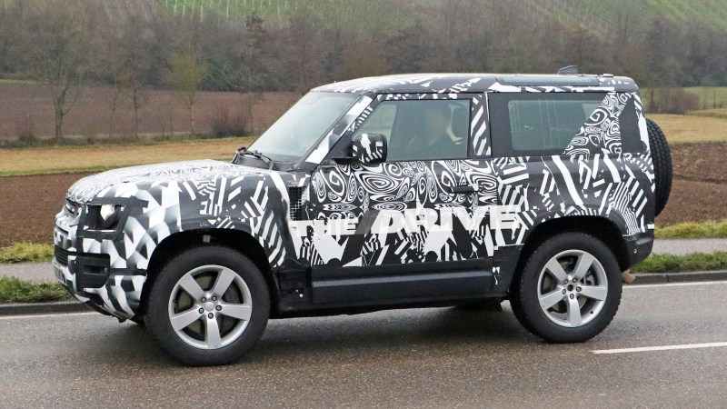 Two-Door V8 Land Rover Defender 90 Spotted Testing in Public
