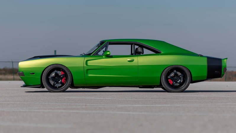 This 1969 Dodge Charger at Mecum Is Really a 2016 Challenger SRT Hellcat Underneath