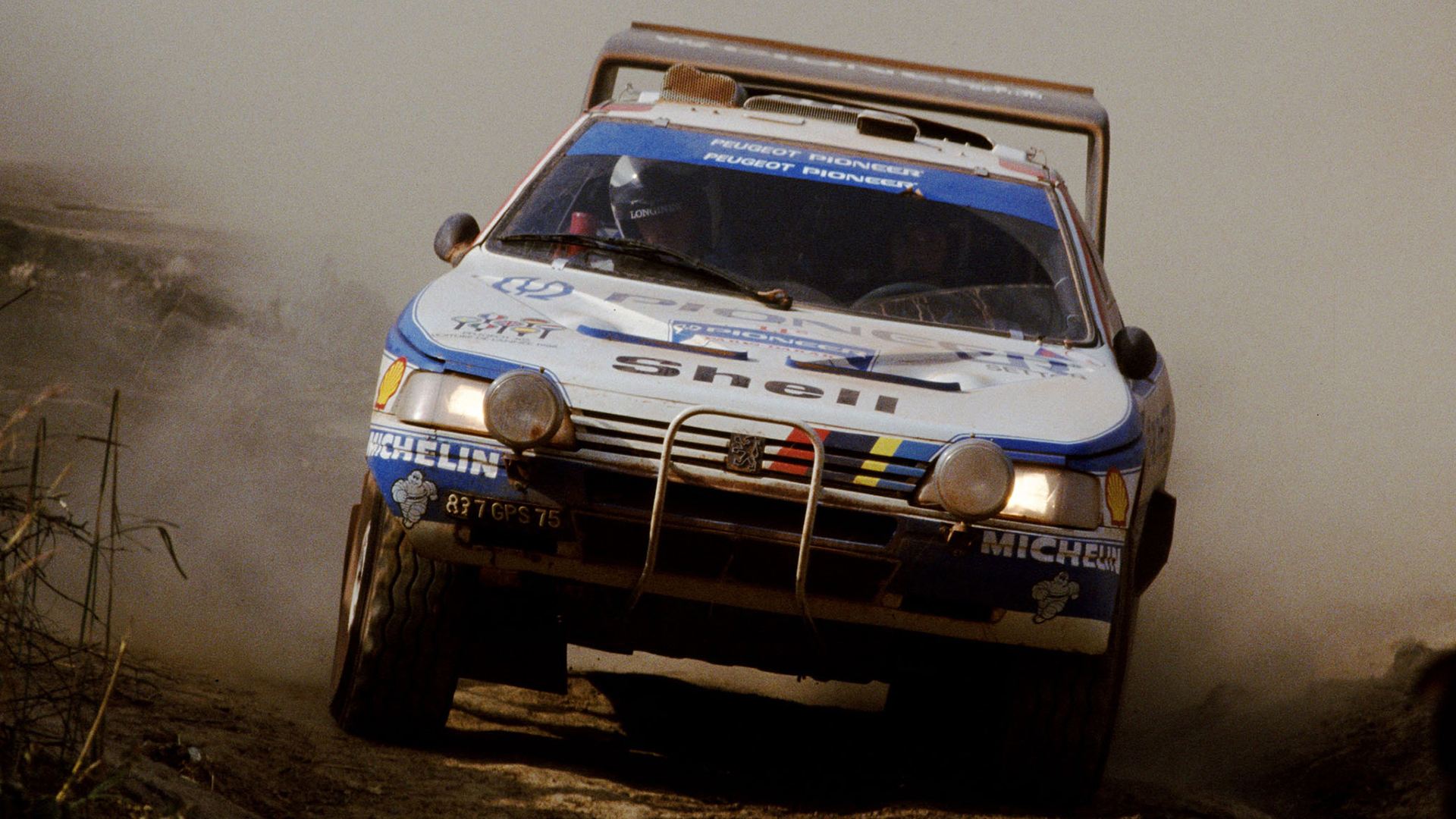 That Time Ari Vatanen Lost the Dakar Rally Because His Peugeot Got ...